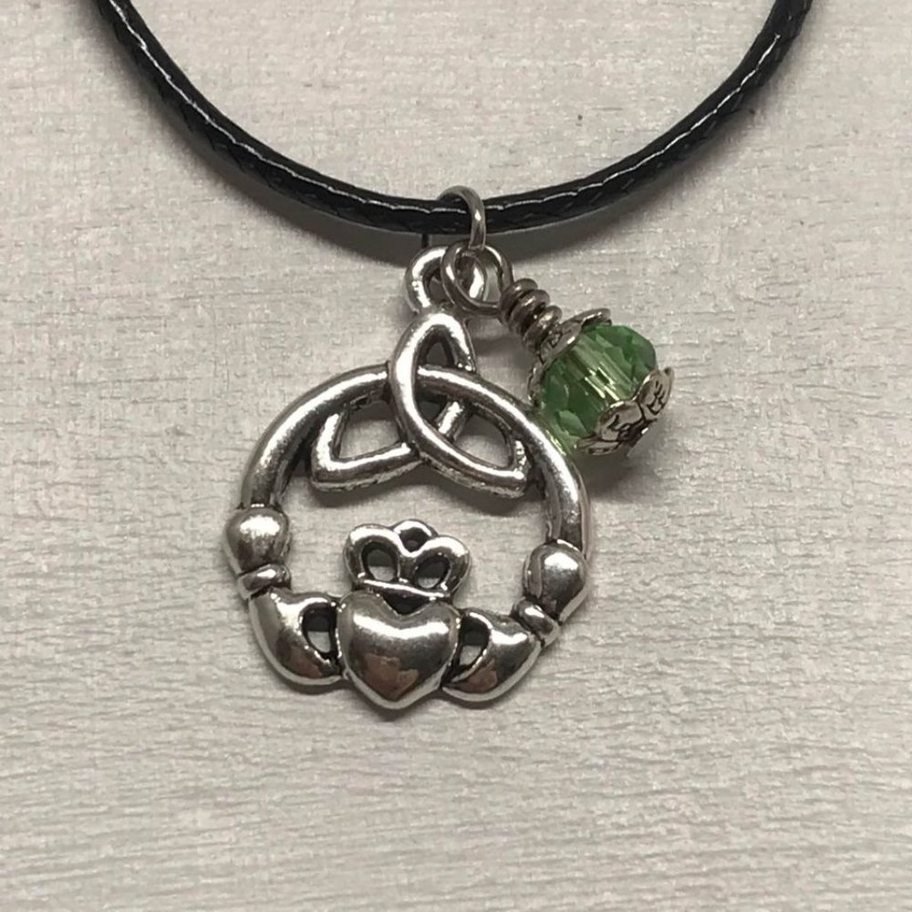 Claddagh Triquetra  Celtic Trinity Knot Green